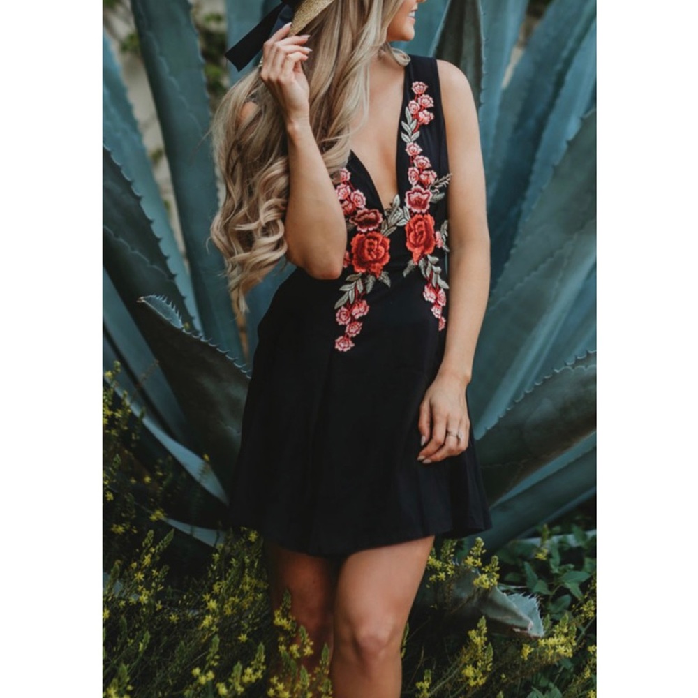 Lulus LBD deep V neck floral embroidered size M